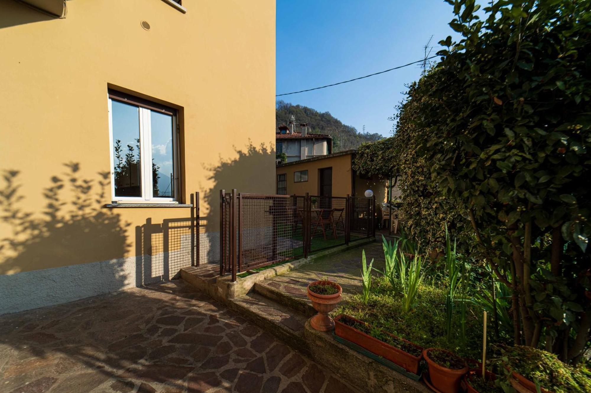 Moonlight - Lecco Getaway Lägenhet Exteriör bild